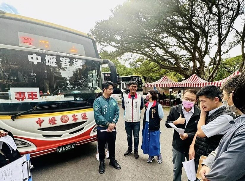 桃園市府交通局在民代會勘決定自12月2日起試辦181中原大學-高鐵桃園站公車路線。圖／取自市議員張曉昀臉書
