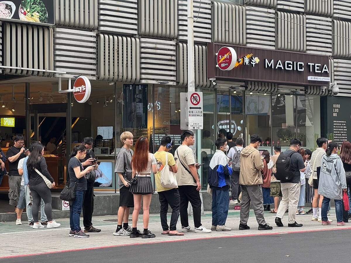 茶之魔手慶城店開幕時引發排隊盛況,通化店、延吉店也即將開幕。(茶之魔手提供)