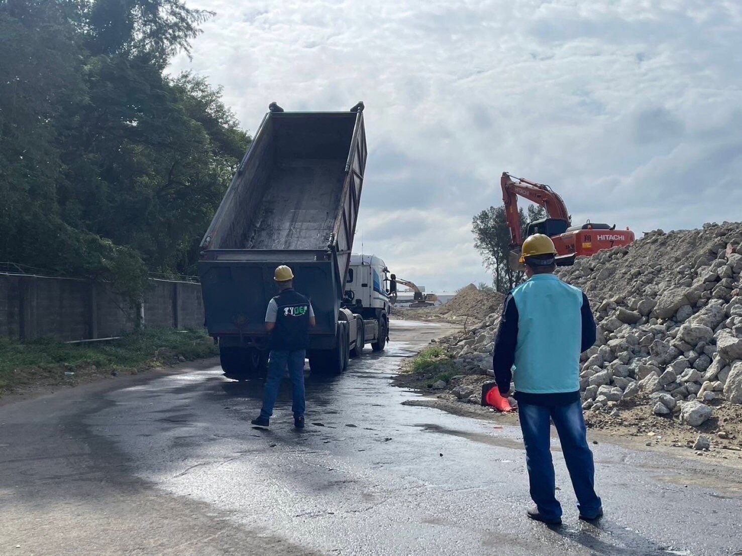 檢察官複訊後認定該公司負責人、司機與廢棄物專責人員以不法手段牟取利益，依情節輕重分別裁定8萬至80萬元交保。圖：環保局提供