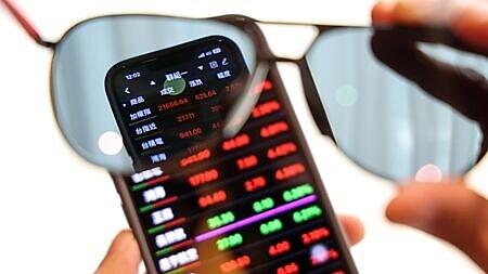 近期全球主要股市震盪,外資期貨空單未平倉口數大增,但科技權值股法說展望佳,有望醞釀台股反攻,並有基本面族群繼續輪漲,中長期偏多展望不變,後市不悲觀。圖∕本報資料照片