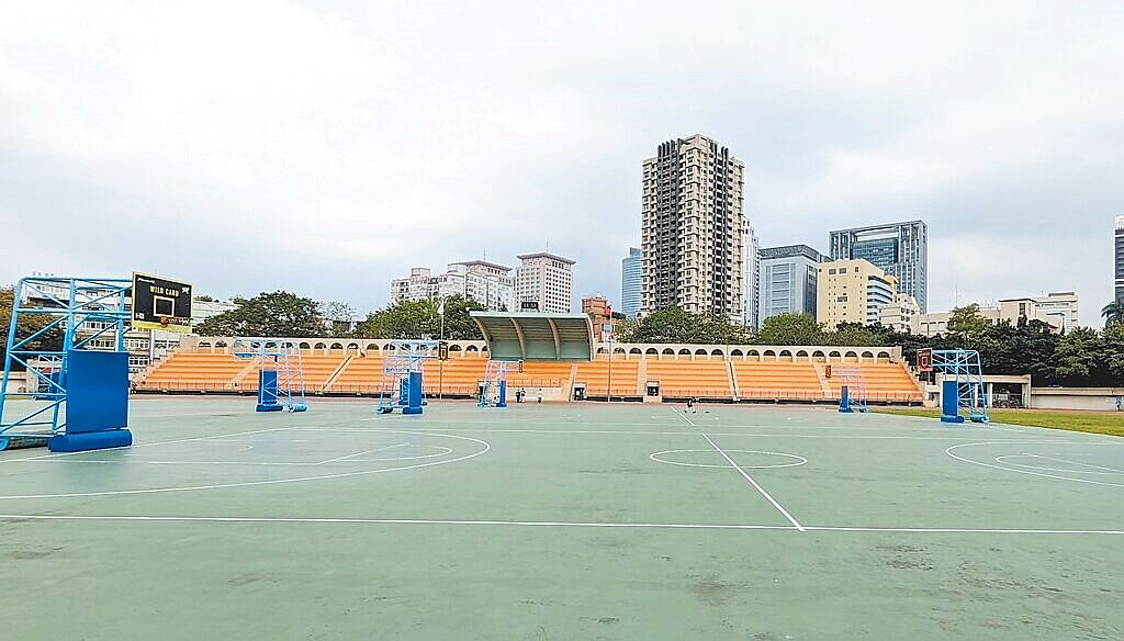 板橋第2運動場規畫改建為「新北小巨蛋」,12日甄審結果出爐,唯一投標廠商「台灣人壽保險股份有限公司」綜合評分未達評審標準,因此不予選出最優申請人。體育局將檢討招商文件,最快年底、明年初2度招商。圖/新北市體育局提供