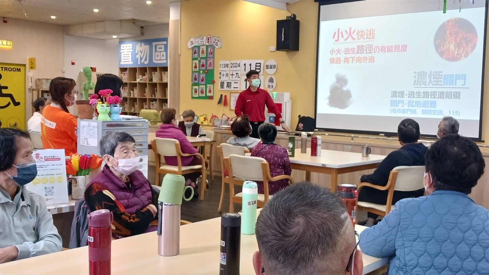 桃園市政府消防局青埔消防分隊在喜大人日照中心,為長輩們舉辦一場有趣實用的防火宣導活動。圖:諶志明翻攝