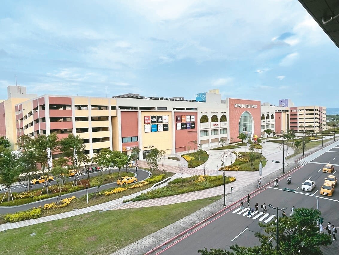 高鐵台南站空橋將銜接商場,議員爭取也應接到大台南會展中心。記者吳淑玲/攝影