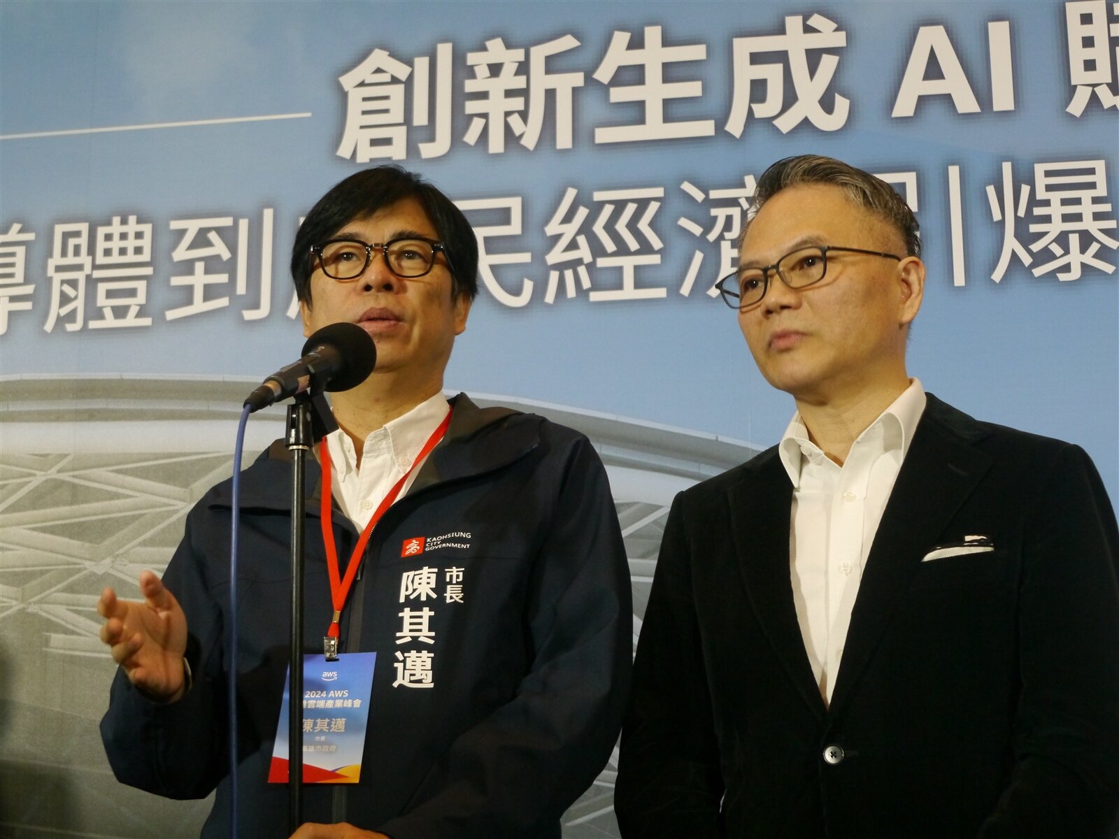 高鐵南延案說明會辦在學校引發三民區議員張博洋不滿,市長陳其邁表示,交通部年底前會在市區辦說明會。記者徐白櫻/攝影