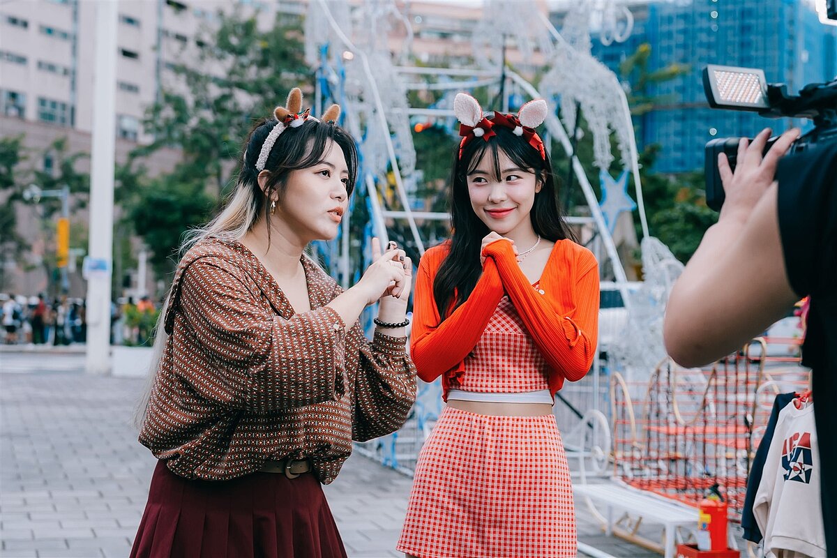 李多慧開箱「新北歡樂耶誕城」。圖/新北市觀旅局提供