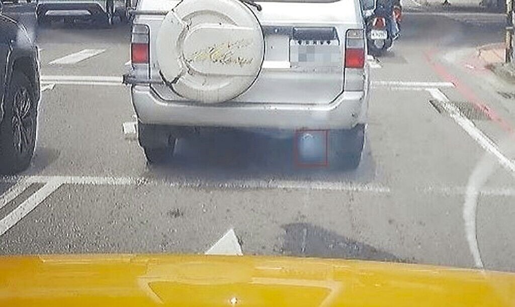 台中市環保局發展AI判煙技術,結合70部計程車設置該系統,穿梭大街小巷揪出未定檢車輛及烏賊車。圖/台中市政府環保局提供