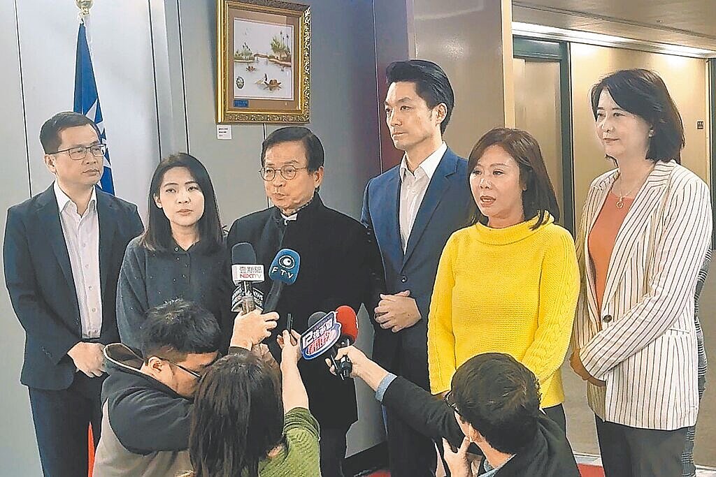 台北市長蔣萬安（右三）19日與國民黨北市立委「便當會」討論《財劃法》修正案，會後蔣強調「我們認為不需要首都加給。」圖／台北市政府提供