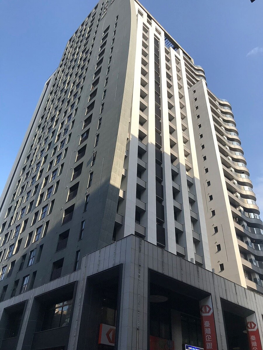 免1千萬爽住天龍國!蛋黃區「這2間」價格殺紅眼 房仲曝前提:須納入考量 永慶統計今年台北市交易最熱絡的社區,萬華區「台北晶麒」迄今累積56戶交易,贏得冠軍。圖/永慶房產集團提供