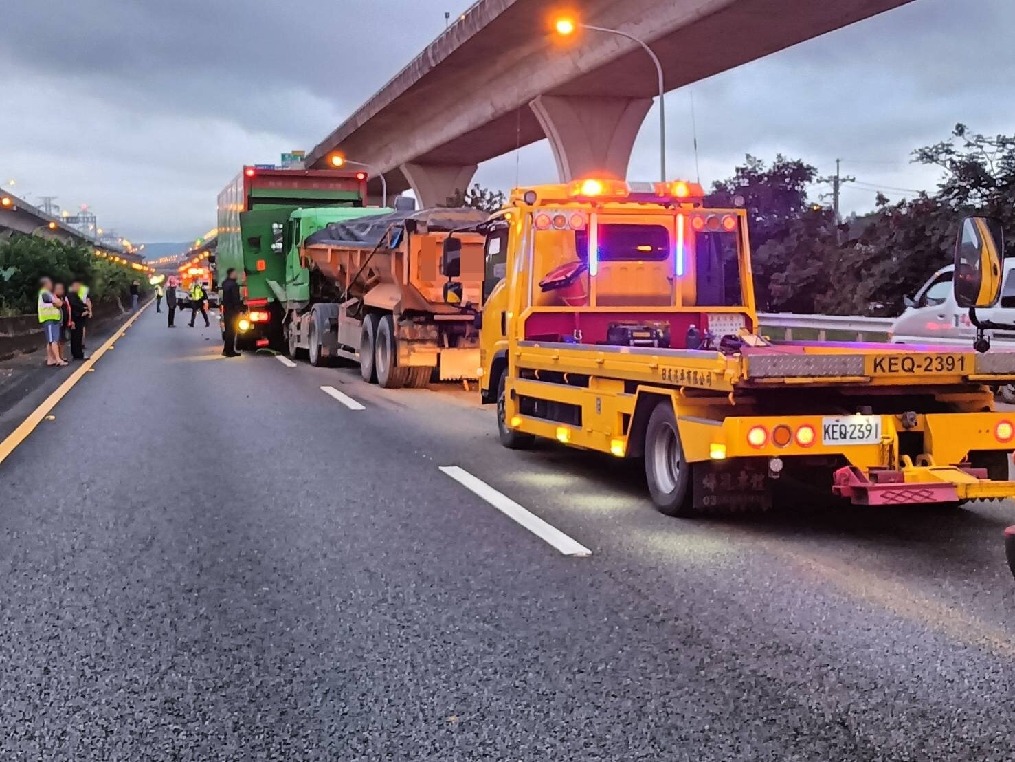 事故因拖吊作業致導致後方回堵約5公里,事故現場於8時6分排除,全線恢復通車。圖:讀者提供