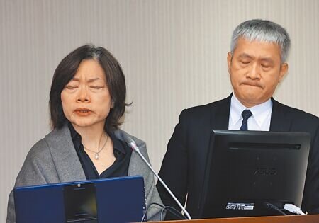 勞動部勞動力發展署發生職場霸凌。圖為勞動部長何佩珊(左)、勞發署長蔡孟良(右)。(劉宗龍攝)