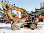 江翠國中停車場工程　挖土機半夜起火　監視器遭拔線