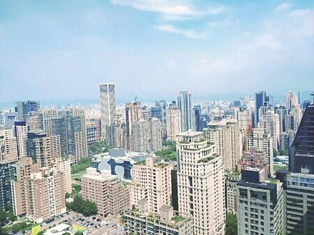 台中市地政局21日辦理區段徵收配餘地及市地重劃抵費地標售開標作業。圖∕曾麗芳