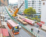 台1線高架護欄遭撞　求償2286萬