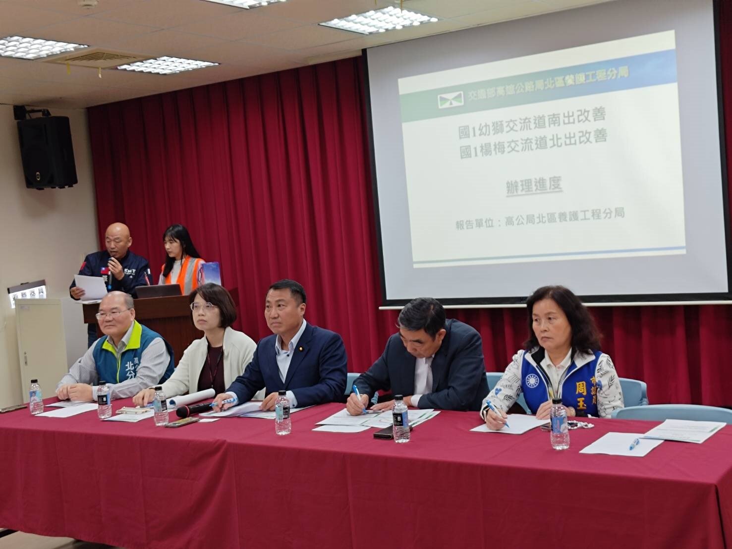 桃園市立法委員涂權吉，針對國道一號「楊梅交流道北出匝道」、「幼獅交流道南出匝道」改善工程舉辦兩場會勘、說明會。圖：涂權吉辦公室提供