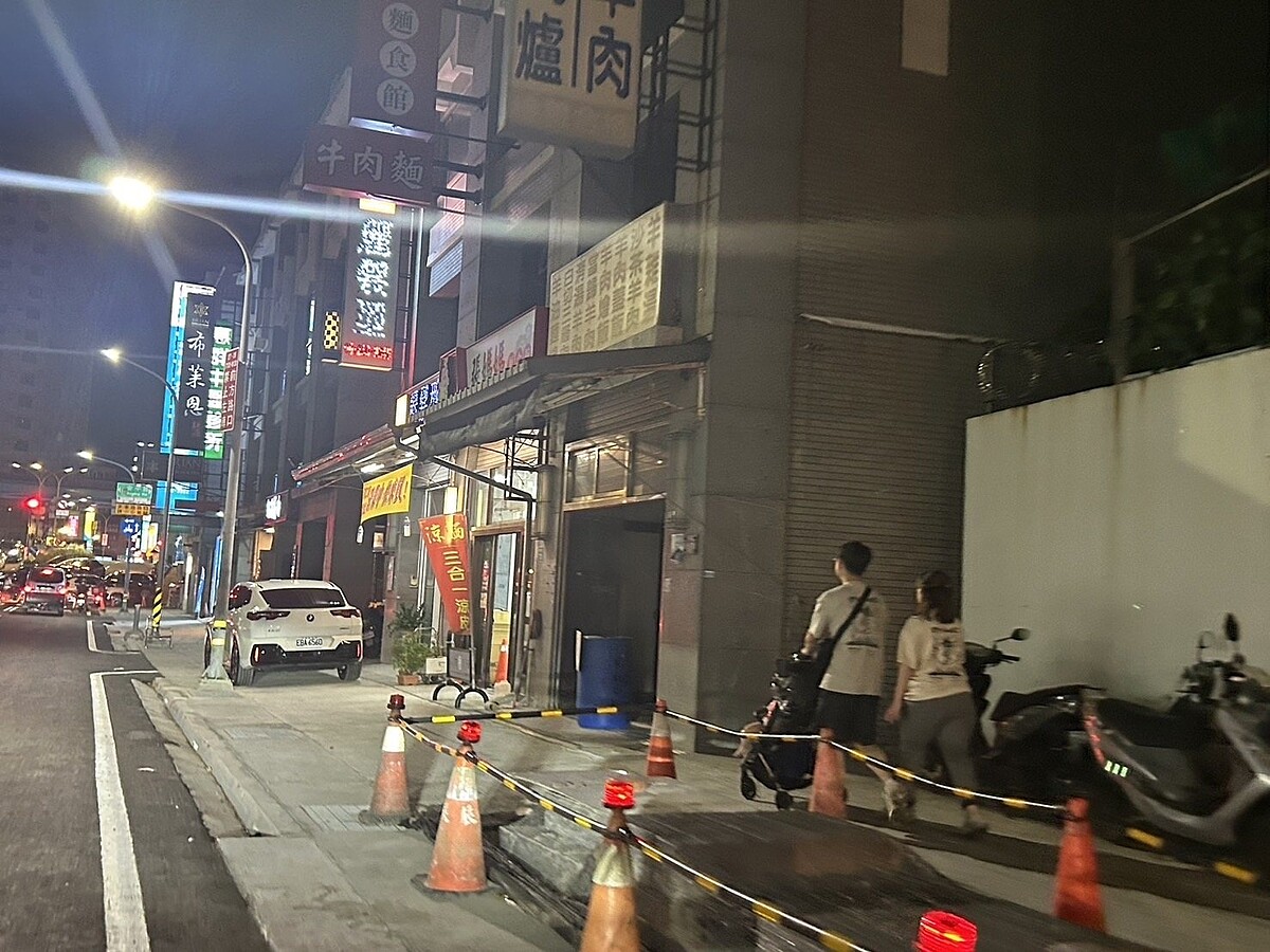 台南市議員林依婷建議市府可編列預算聘請交通助理員,在原市區先行試辦,減輕基層員警勤務壓力,改善台南違停問題。圖/林依婷提供