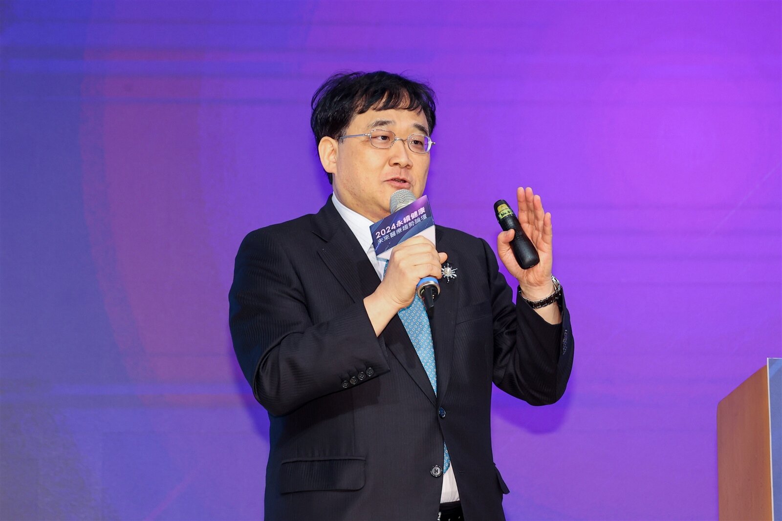 台灣醫務管理學會理事長洪子仁說,健保當前面臨的財務危機,收入面應該從政府支出、一般保費、補充保費等面向多元微增。本報資料照片