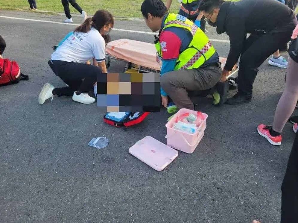 二林鎮伯立歐公益馬拉松上午舉行,一名9歲男童跟著參賽的父親陪跑,被一輛汽車擦撞,頭部被輾過,送醫後不治。圖/民眾提供