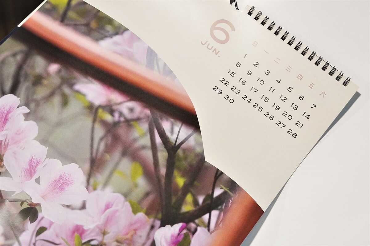 今年特別收錄各式杜鵑實景照，推出2025萬金杜鵑月曆線上免費送。圖／農業局提供

