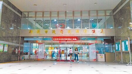 新北市稅捐稽徵處下轄10個分處,共有84位臨時人員,不過議員發現,臨時人員做的多是約聘雇、正式人員的工作,只差沒有蓋章而已,但卻僅領2萬7470元基本工資。(本報資料照片)