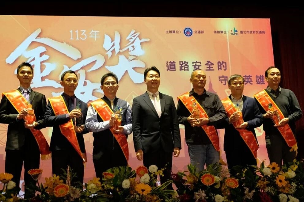 全國交通安全最高榮譽的2024年「金安獎」得獎名單近日揭曉,新竹市獲7項大獎,其中,市府已連續2年在交通工程第2組得到第一名。圖/新竹市府提供