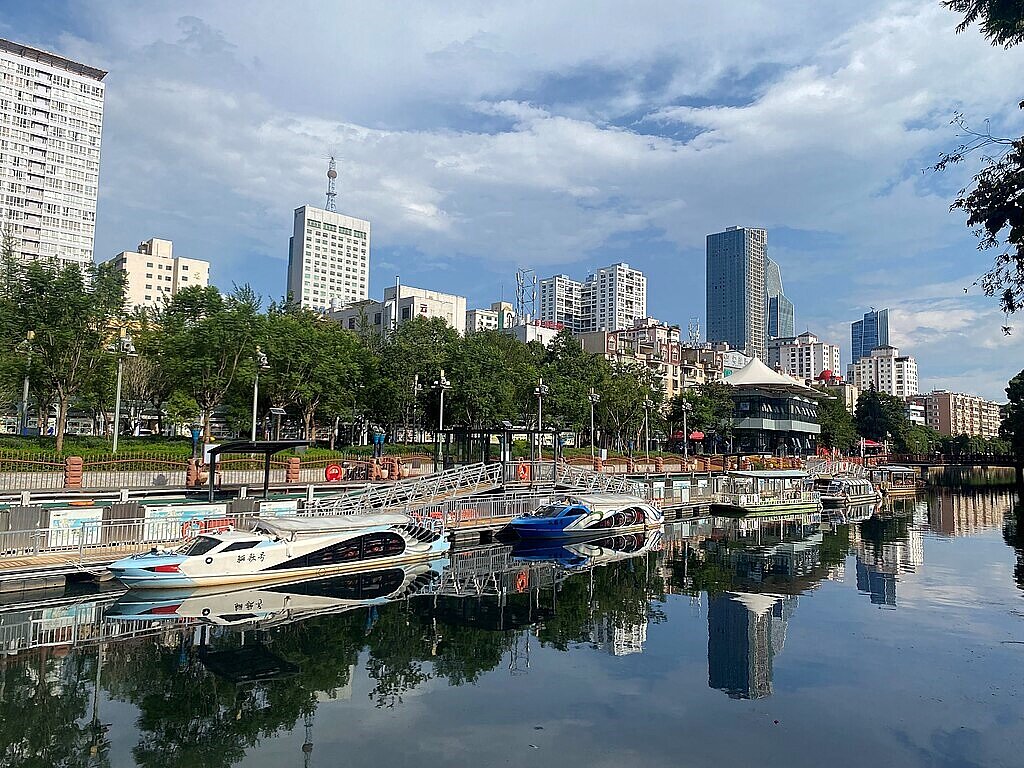 昆明是大陸熱門旅遊目的地,卻傳出有民宿只限18歲至26歲客人入住,遭質疑年齡歧視。維基百科