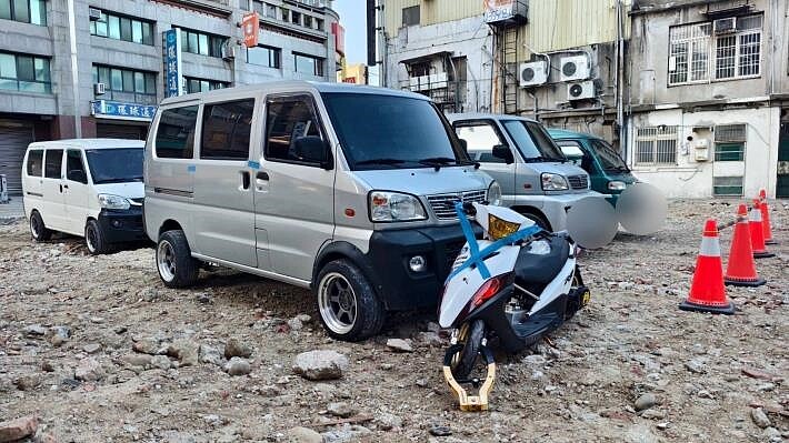 民眾檢舉稱竹南科學園區周邊常有改裝車汽機車集結、競速，不堪其擾。圖／竹南分局提供