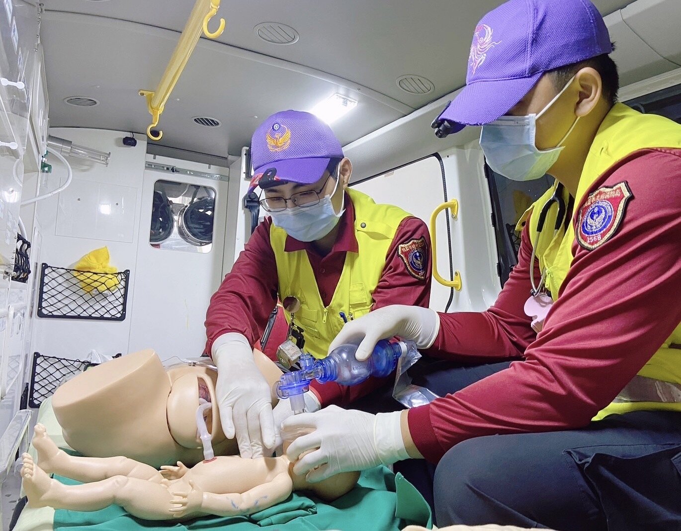 新屋分隊憑藉平時紮實的訓練與豐富的急救技術,成功平安協助孕婦產下男嬰脫險。圖:新屋分隊提供