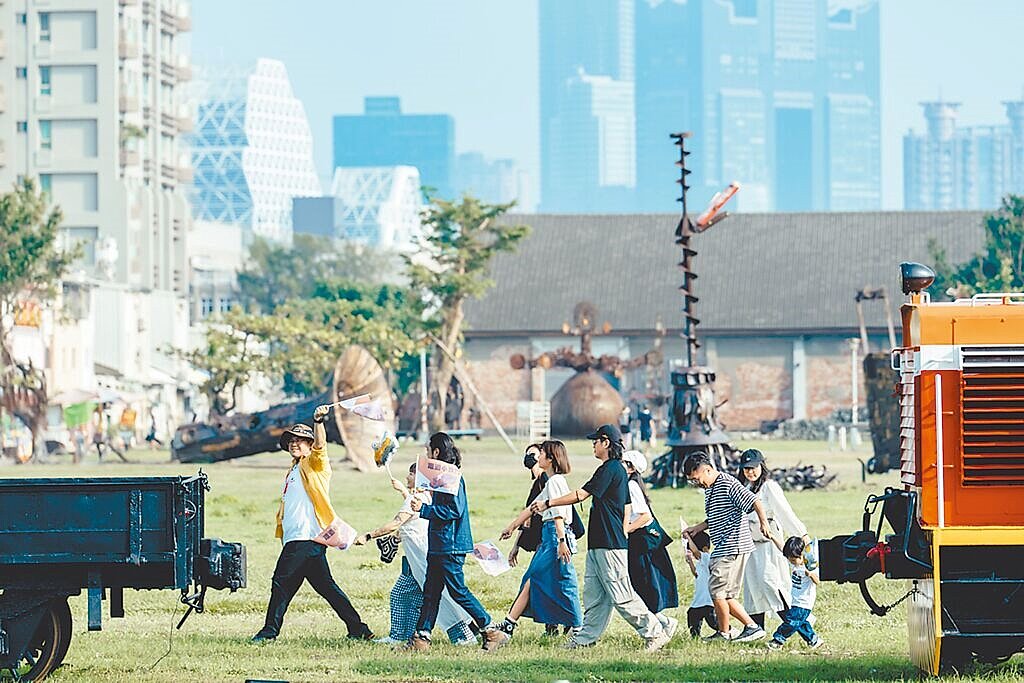 高市府推出一系列探訪哈瑪星旅程，文化局宣布下個月還有「鐵道小旅行」，將透過遊程導覽，讓民眾體驗鹽埕哈瑪星的文史之美。圖／高市文化局提供