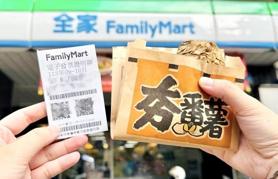 全家本期特別獎1,000萬元共開出1組,獎落「全家」板橋華江店,消費者花費173元購買夯番薯、雞胸肉、三明治、燕麥飲等健康早餐組合,就幸運成為千萬得主。圖/全家提供