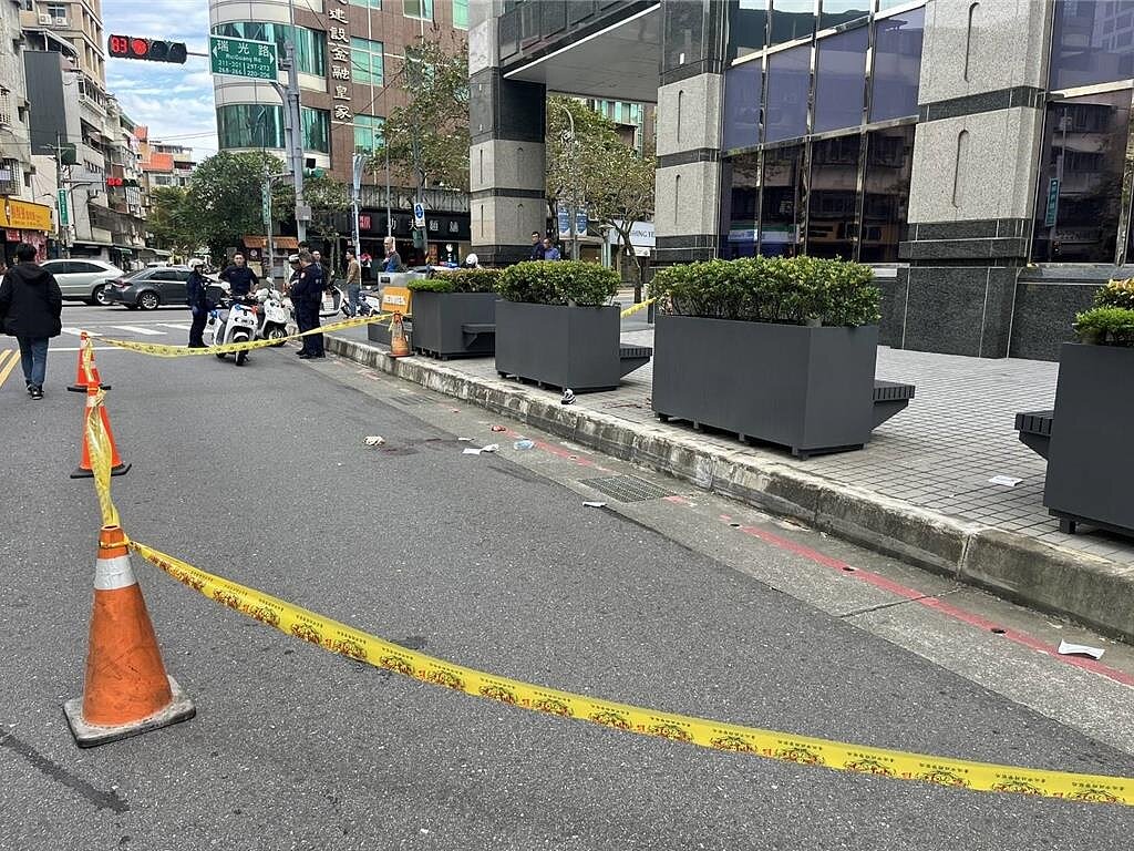 內湖情殺,警方封鎖現場調查。圖/警方提供