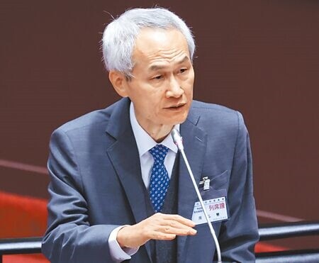 立法院26日行使考試院人事同意權資格審查,針對近期爆發勞動部霸凌案,院長被提名人周弘憲表示,若擔任考試院長,會提案修訂《公務人員保障法》將反霸凌納入。(姚志平攝)