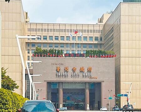 台北市消費爭議案件逐年增加,但台北市僅規定在網路公告不良店家,遭市議員張斯綱質疑無法有效警示消費者。圖為台北市政府。(張珈瑄攝)