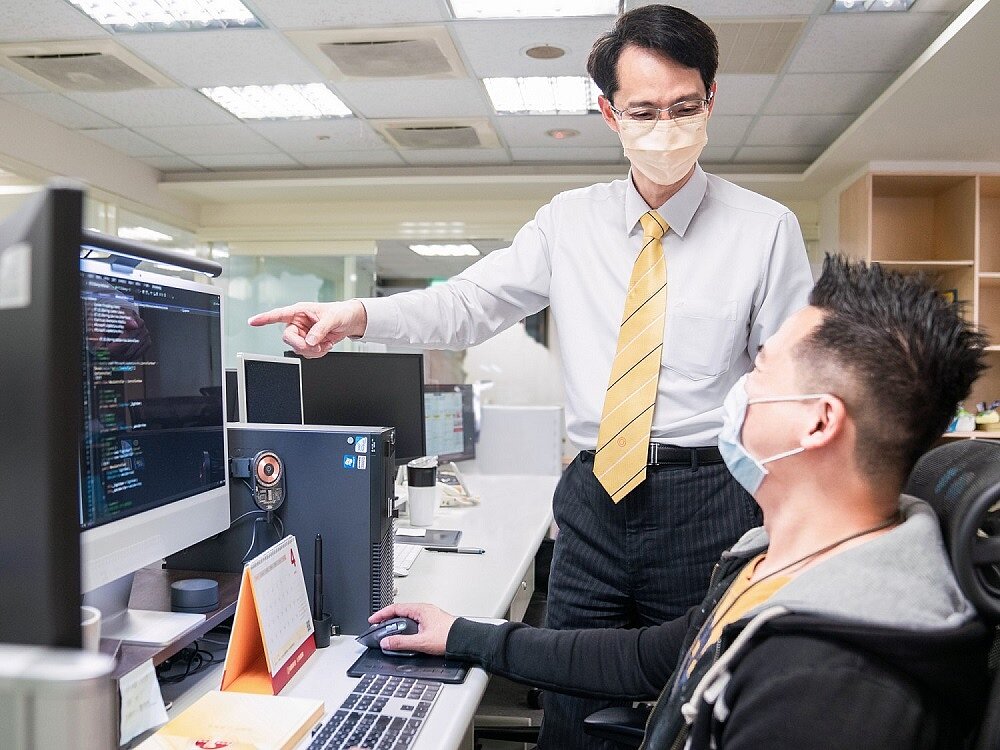 永慶數位與資訊團隊運用AI技術將例行工作自動化,提升工作效率,更幫助同仁把時間留給開發和學習上。圖/永慶房產集團提供