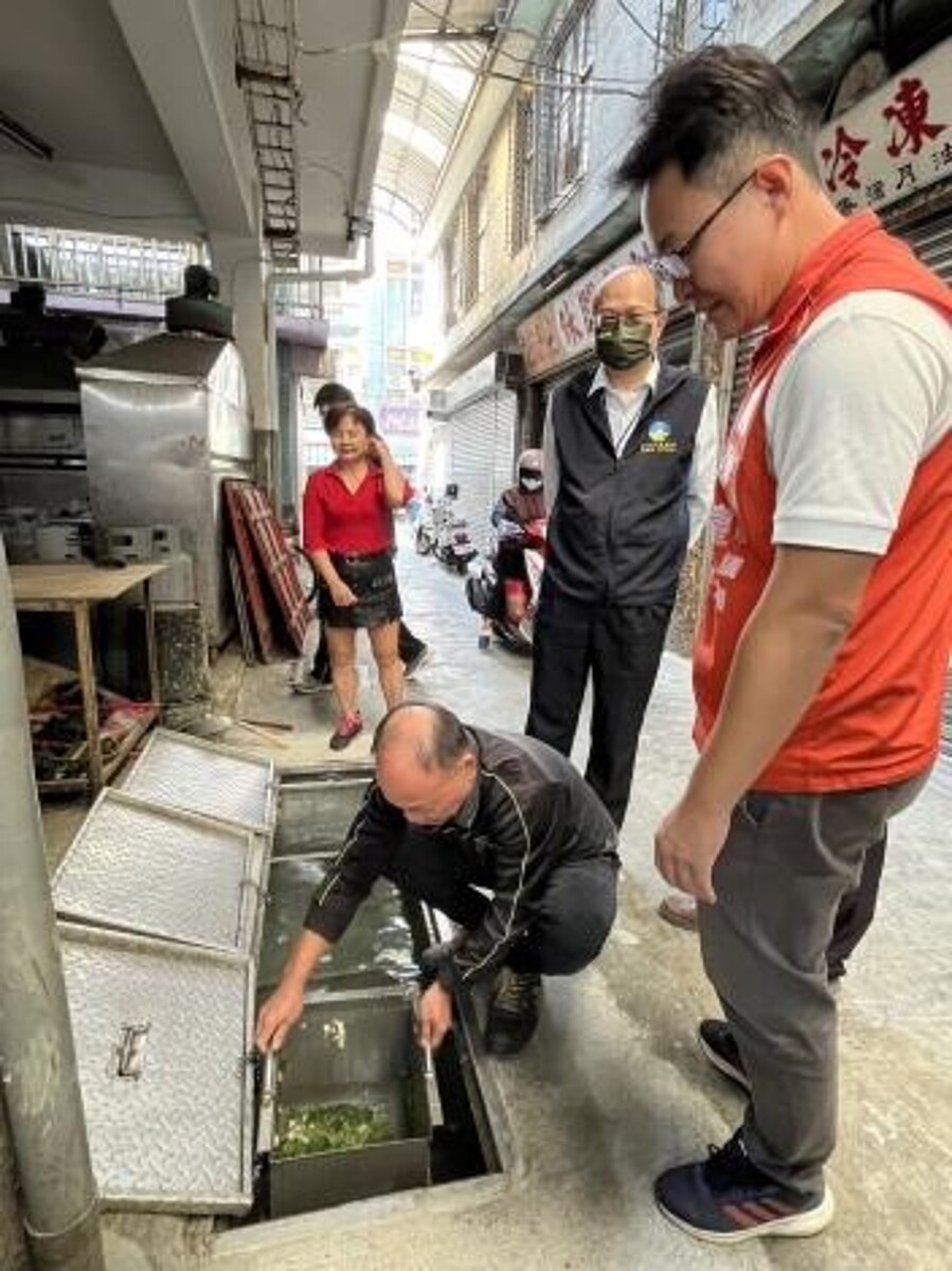 關廟市場將於11月底前完成2處油脂截流裝置設置。圖／台南市市場處提供