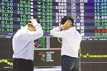 法人指出,四大止跌訊號浮現,指數可望在22K重要整數關卡前破底上翻,力拚收復季線。圖∕本報資料照片