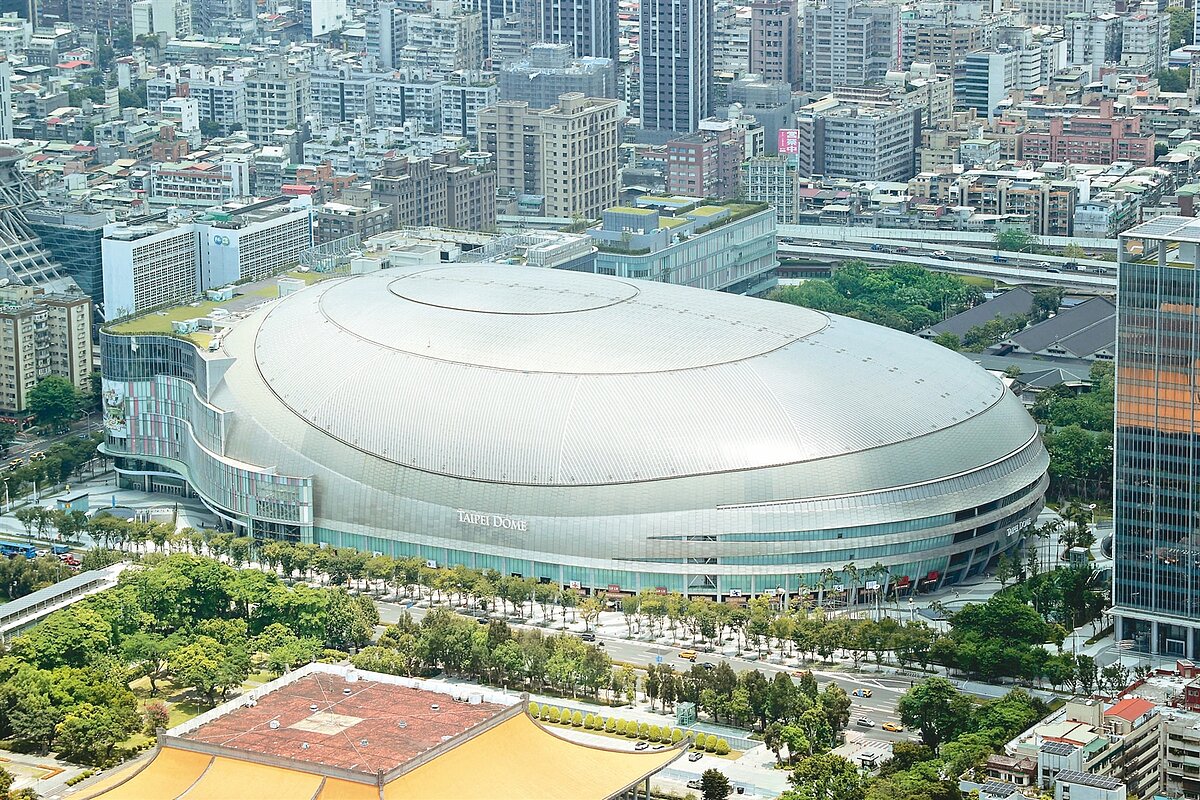 十二強棒球賽帶起全台棒球熱,台北大巨蛋成功創造棒球及演唱會商機,讓各縣市都想跟著「孵蛋」。記者林伯東/攝影