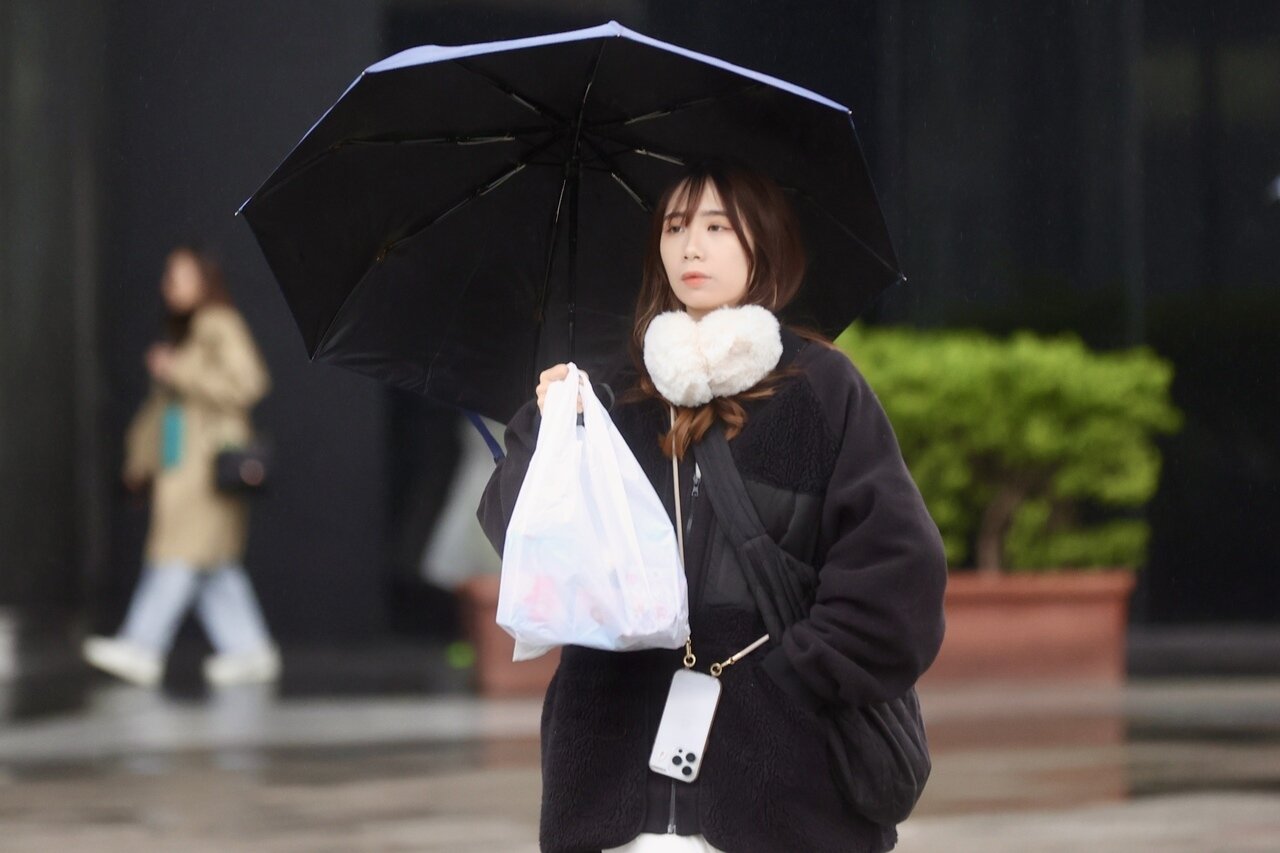 明（2）日上半天持續晴朗，但下午起水氣略微增加，周五、周六東北季風增強，降雨熱區從大台北地區擴大到桃竹苗，周日後將有一波較強東北季風，恐達到冷氣團強度，屆時氣溫有較明顯變化，預估台北低溫約14、15度。聯合報系資料照 