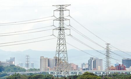 環境部將考慮用電產生的間接排放,初步擬將百貨、倉儲、軌道運輸、大學、大型醫院等行業納入應碳盤查對象,具體上路時間未定。(本報資料照片)