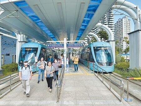 淡海輕軌藍海線第一期2020年11月15日通車營運,藍海線第二期預計行政院核定後5年完工,通車後銜接八里輕軌,打造淡水八里一日觀光廊帶。(高鈞麟攝)