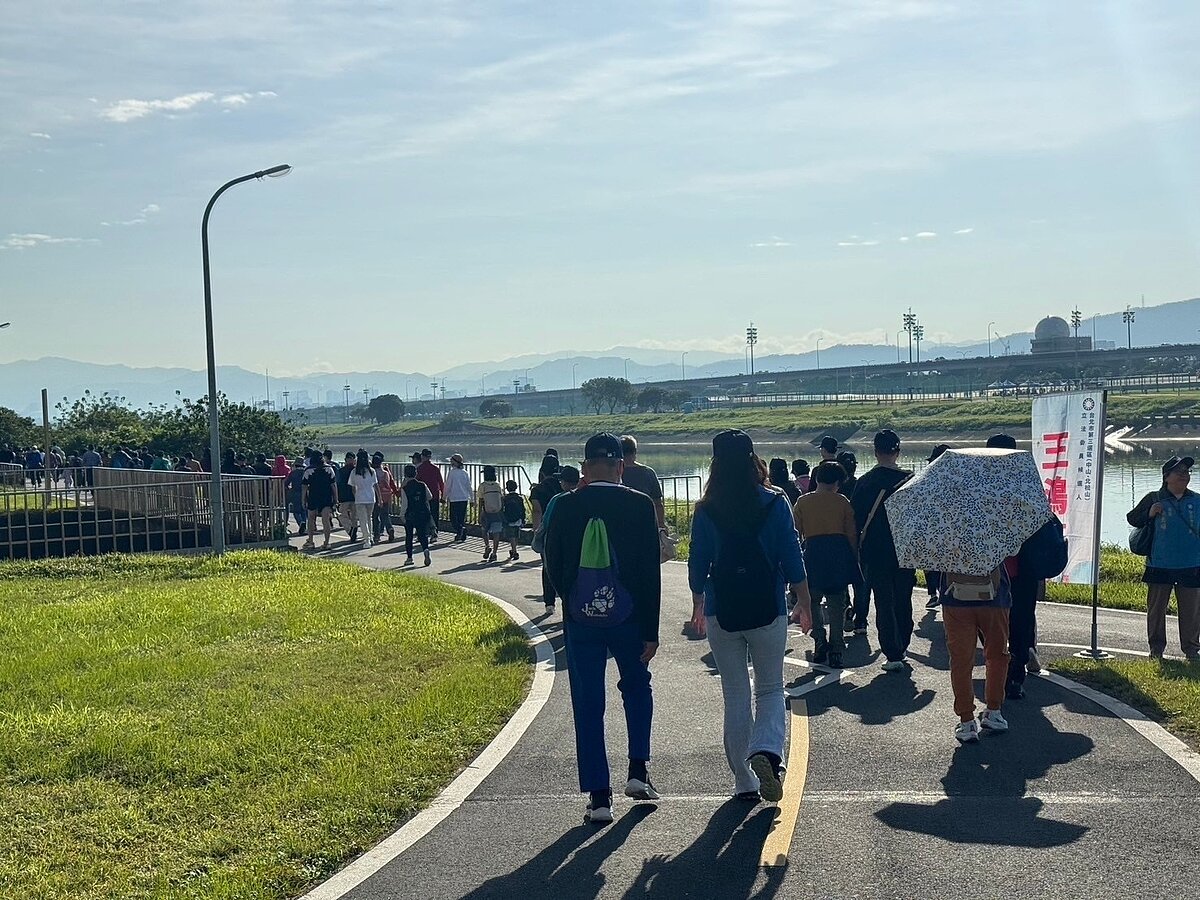 由立法委員王鴻薇主辦的「陽光悠活親子健走」活動，邀請民眾一起健走運動。圖／永慶房產集團提供