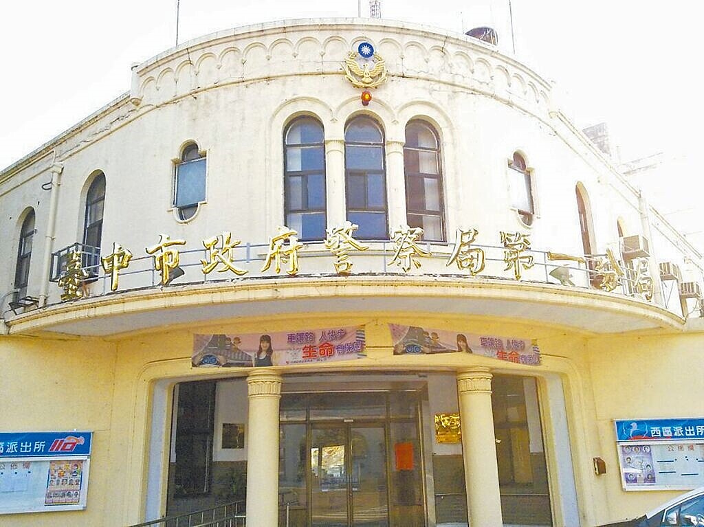 台中市某國小六年級學生,今年3月26日與體育老師衝突,並持樂樂球棒打老師,老師事後報警,學生在沒有家長陪同下,遭2名員警帶走。第一分局2日坦言有疏失,對2名員警予以申誡懲處。圖/第一分局提供