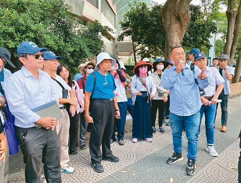 桃捷棕線規畫從桃園區行經龜山區通往新北，捷工局以明年第二季或第三季動工為目標，圖為捷工局日前踏勘路線情形。圖／桃市捷工局提供
