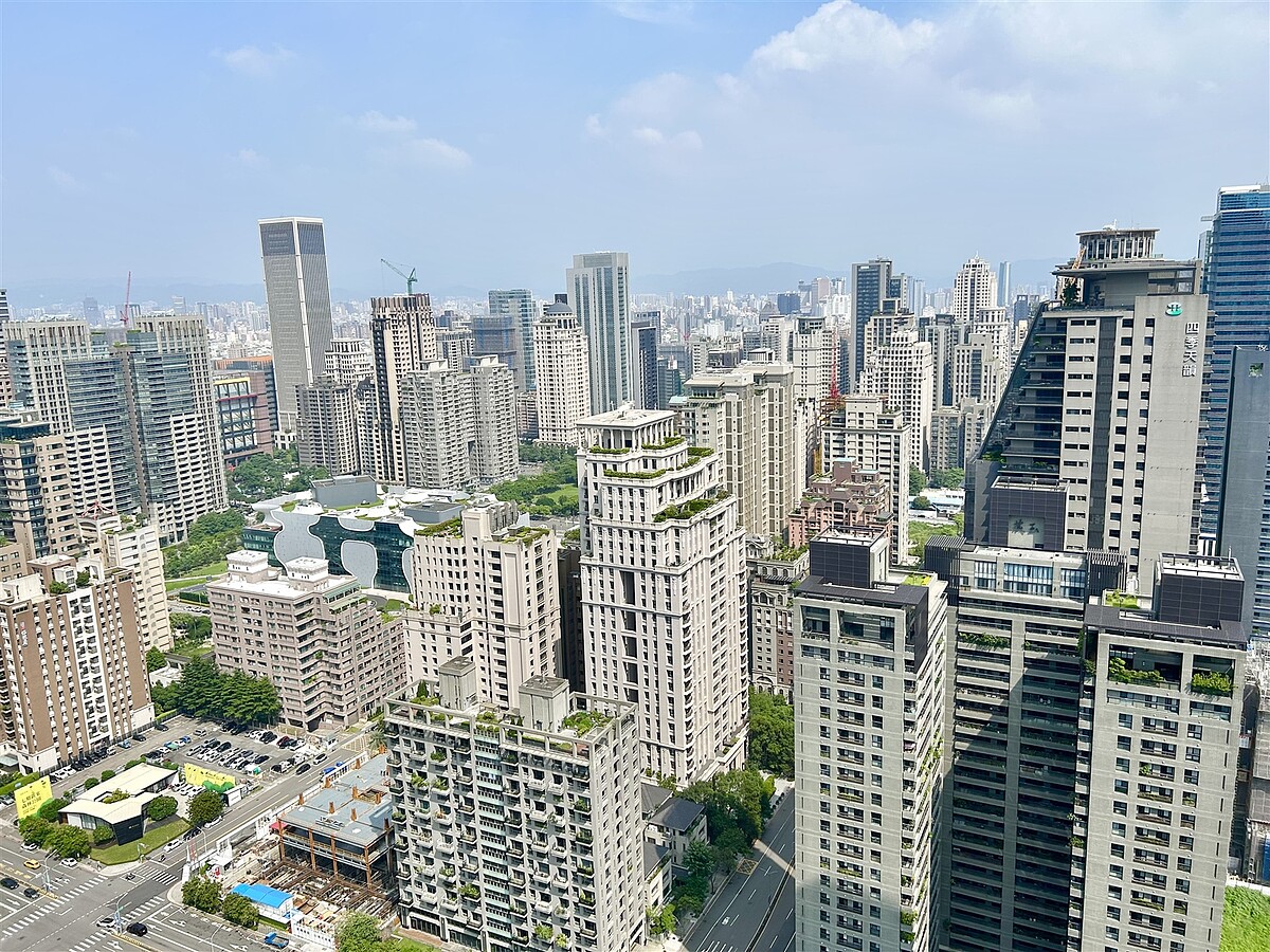 西屯區以交易242筆居全市之冠,主要交易集中在高端豪宅與商辦產品。記者宋健生/攝影