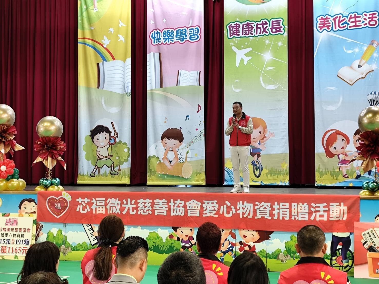 芯福微光慈善協會持續號召做愛心,為桃市弱勢學童送上暖心物資。圖:教育局提供