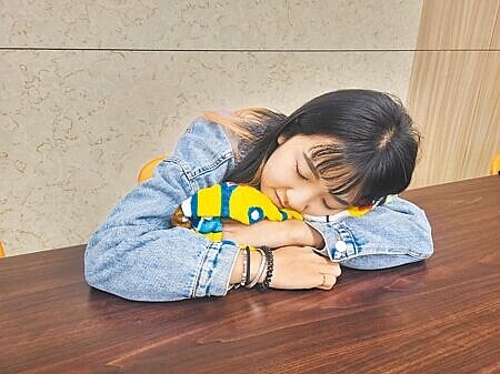 「癌疲憊」和一般人忙碌一天的「累」完全不同,後者可以透過放鬆、休息來恢復,癌疲憊則是無論怎麼睡,始終無法解除疲憊感。(林周義攝)