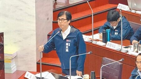 
針對高市府近3年離職人數破千人，高雄市長陳其邁3日強調，離職原因很多元，可能因為陞遷、調職，或是有更好的機會等生涯規畫。（柯宗緯攝）
