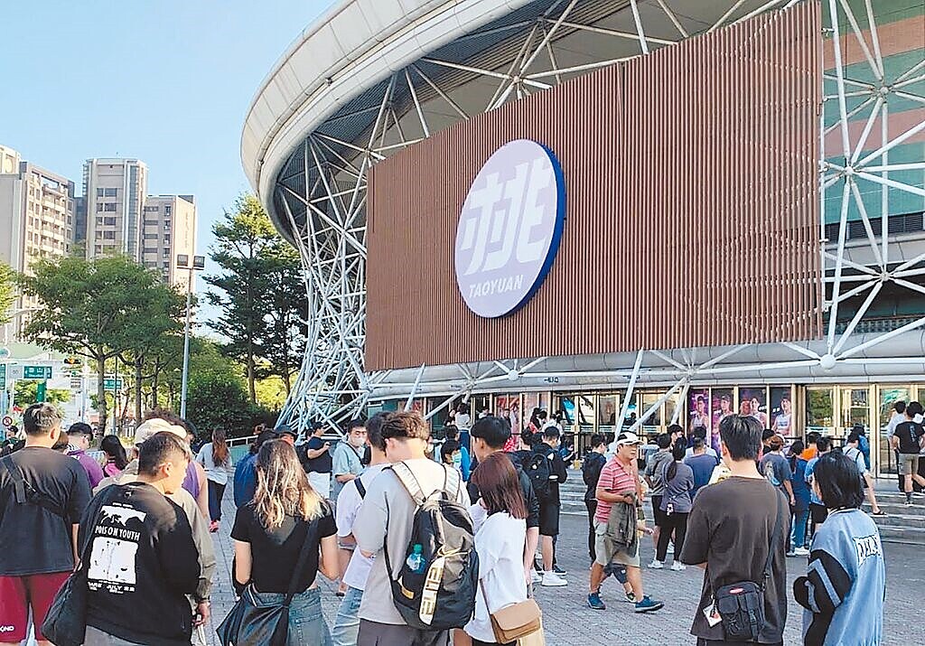 桃園市政府力推演唱會經濟,吸引不少外地民眾參加,文化局為杜絕黃牛猖獗,明年編列120萬元用於黃牛檢舉獎勵計畫。圖/桃園市體育局提供