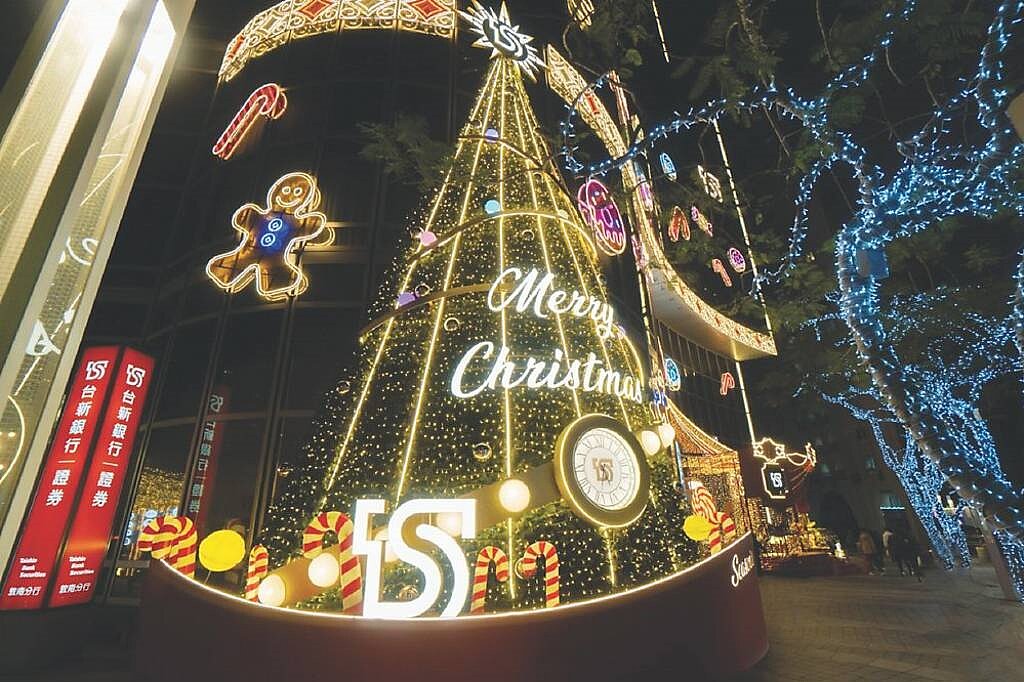 「台新金控耶誕祭」以「幸福樂園」為主題,呈現超大型華麗耶誕裝置打造耶誕氛圍樂園。圖/台新金控提供