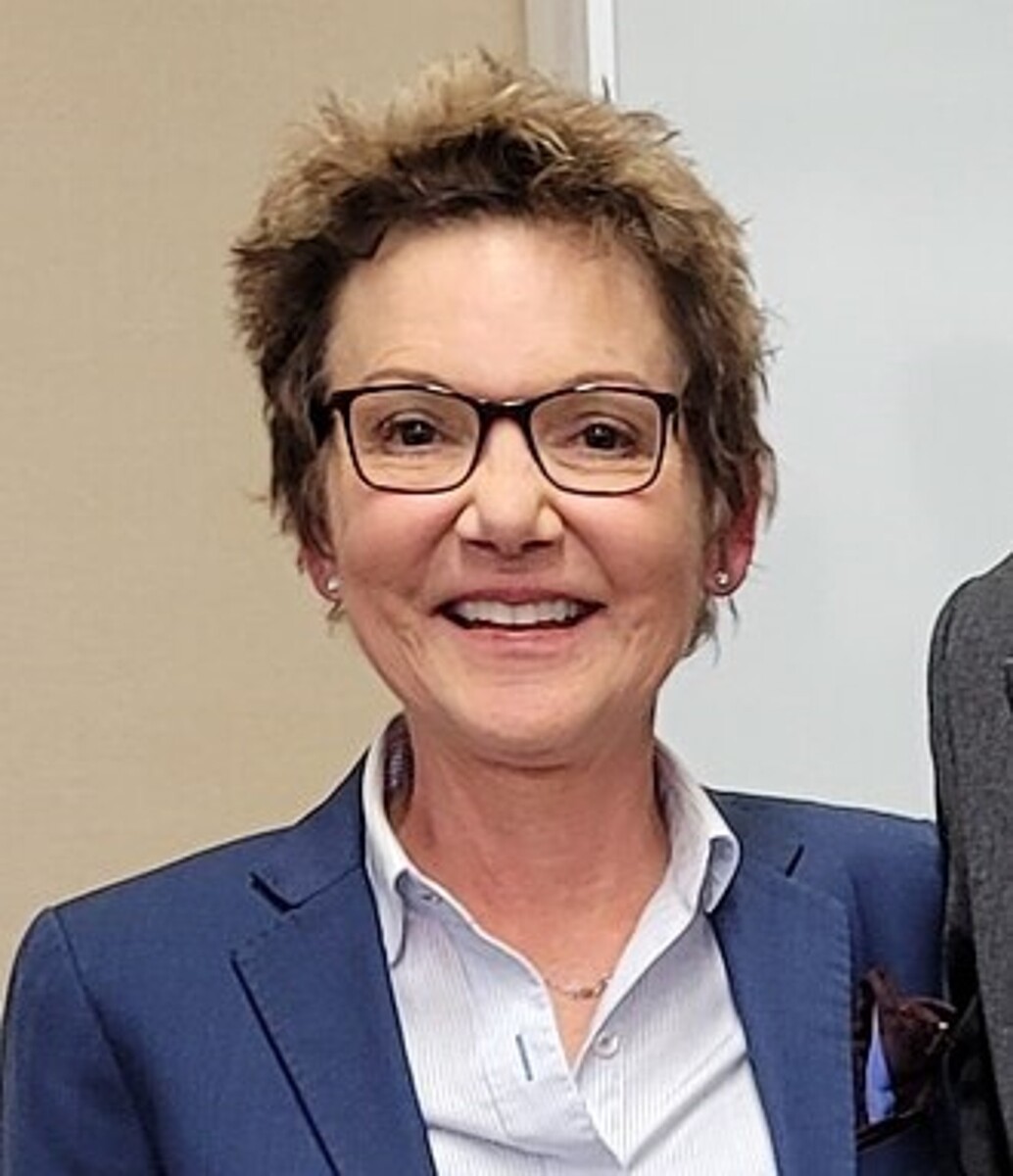 舊金山聯準銀行總裁戴利（Mary Daly），她今年在決定利率政策的聯邦公開市場委員會（FOMC）有投票權。維基百科
