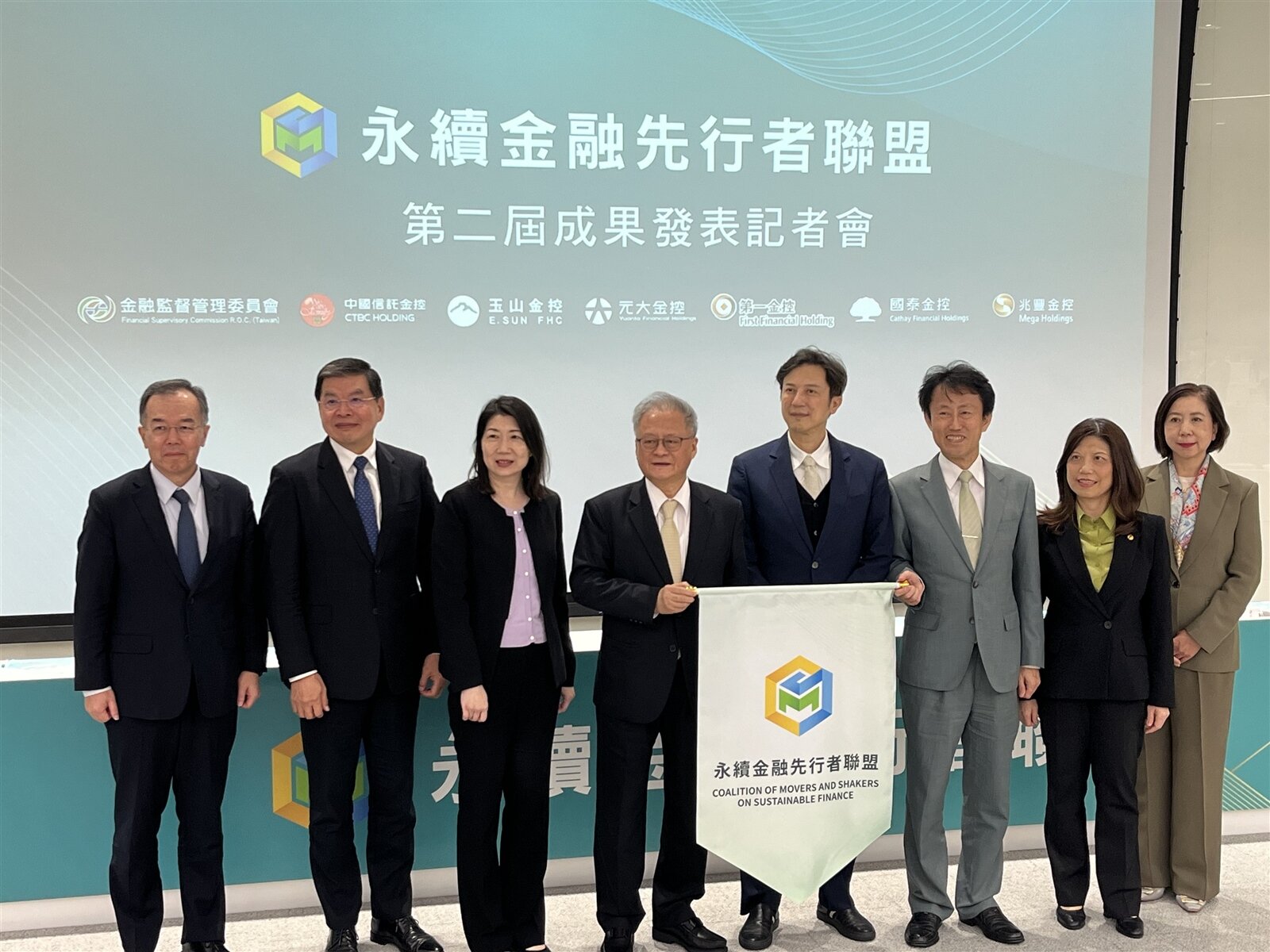 玉山金控今天主辦永續金融先行者聯盟第二屆成果發表記者會,聯盟成員玉山金總經理陳茂欽、元大金總經理翁健、中信金總經理高麗雪、第一金總經理方螢基、國泰金總經理李長庚及兆豐金總經理蕭玉美均親自出席。記者林勁傑/攝影